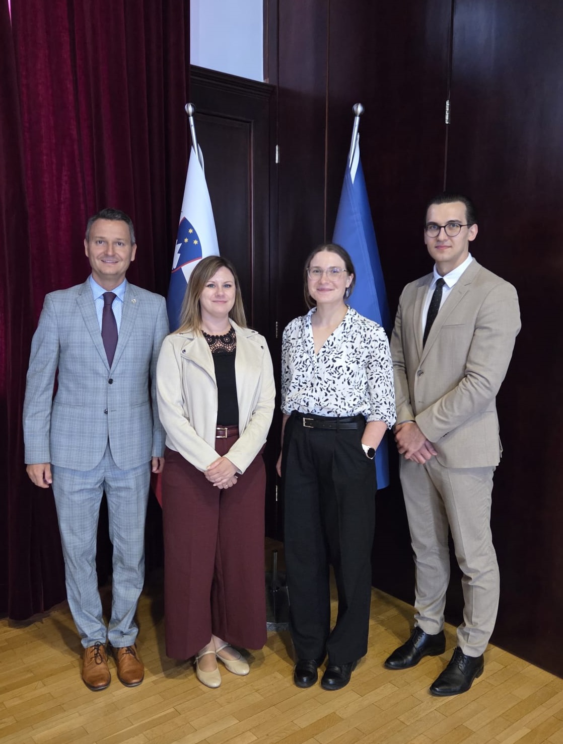 Zleva ředitel kanceláře předsedy NS Aleš Pavel, vedoucí oddělení analytiky a srovnávacího práva Anna Čermáková, poradci oddělení analytiky a srovnávacího práva Jana Zápotocká a Patrik Provazník. 